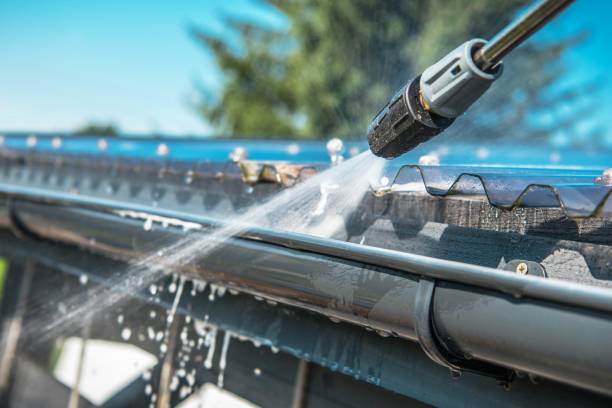 Best Garage Pressure Washing  in Marinette, WI